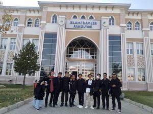 10 peserta didik Markaz Arabiyah di Turki